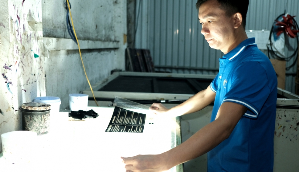 Thiết kế vỏ thùng sơn mẫu đẹp giá tốt