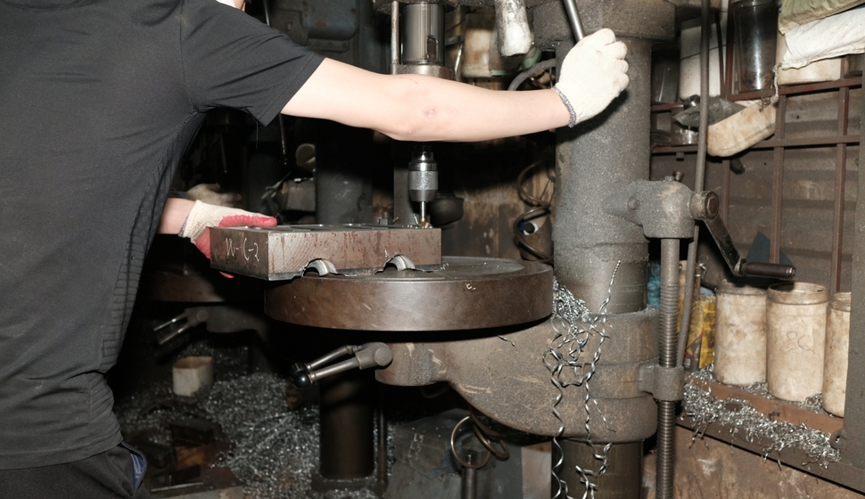 Công ty Phú Vinh chuyên gia công ép nhựa theo yêu cầu